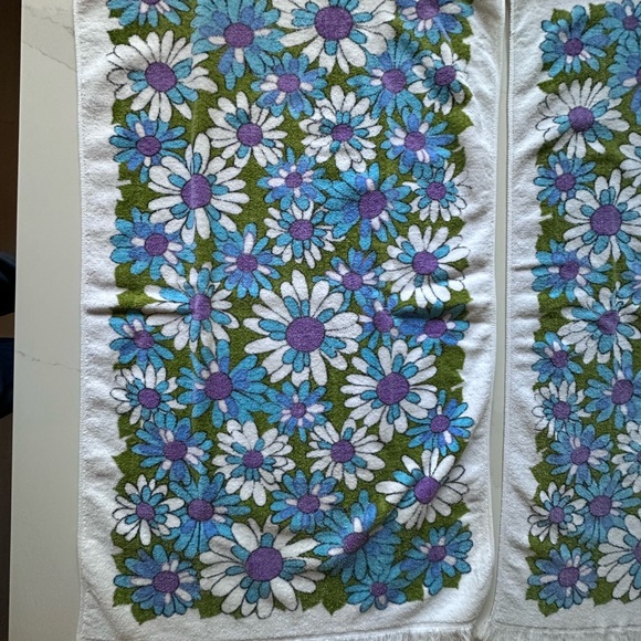 Daisy Floral Vintage Bath Towel Set of Two - Green, Blue, Purple - Picture 5 of 6